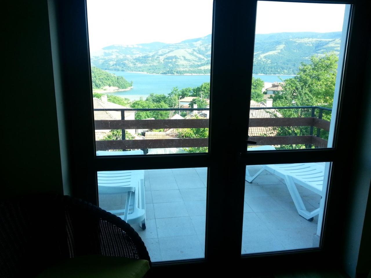 Mihaela Lake Retreat Gnyazdovo ภายนอก รูปภาพ